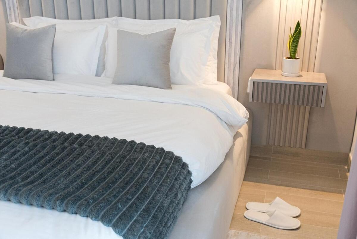 Apartment Premium 1bdr In Yas Island Near Ferrari World, Sea World, F1 Abu Dhabi